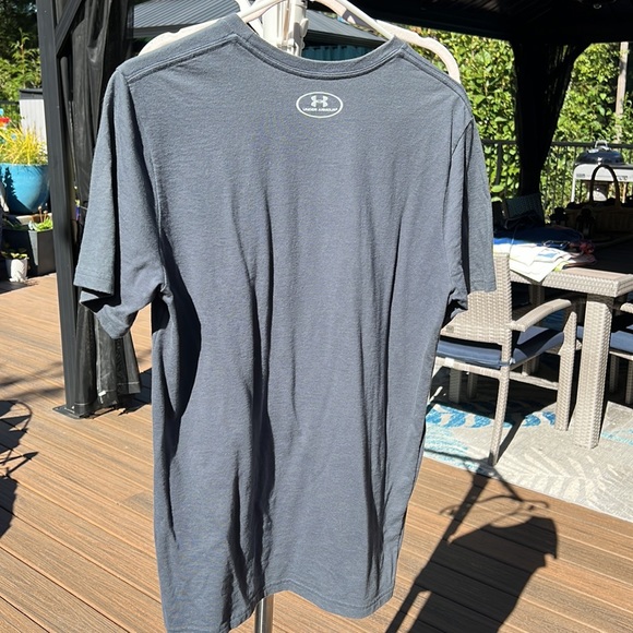 BNWOT under Armour loose fit T-shirt BUNDLE and RECEIVE an OFFER - Picture 5 of 5